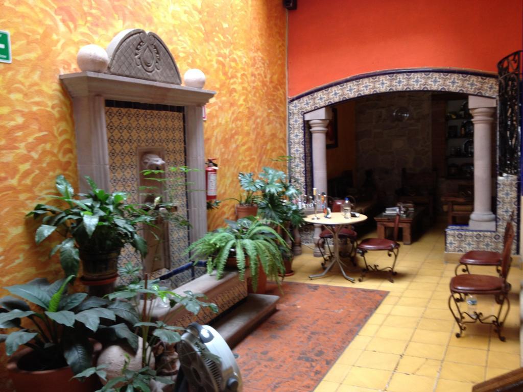 Hostal Casa Castillo มอเรเลีย ภายนอก รูปภาพ